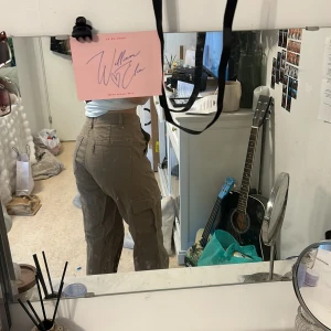 Stradivarius cargo - Använda, men i superskick, säljer då jag inte nvänder dom längre. Dom e super sköna. Nypris 379kr