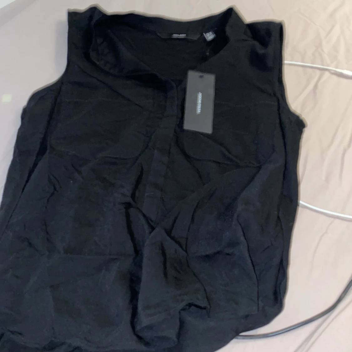 Fin oanvänd blus  - 90