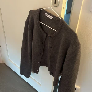 Grå kofta  - Säljer denna gråa kofta från zara🥰