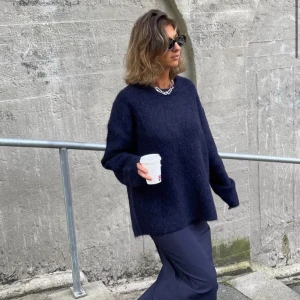 Så snygg blå ull och alpacka tröja från twist and tango - Så snygg mörkblå ull och alpacka tröja från twist and tango,  i fint skick! Strl S/M Nypris ca 2500kr! Obs första bilden lånad från twist and tangos egna hemsida