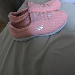 Rosa idrotts skor - Rosa idrotts skor från Skechers.