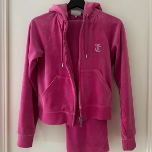 Juicy couture  - Juicy couture dress som inte kommer till användning. Storlek S💗