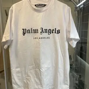 Palm Angels tshirt som jag inte använder. Den är som ny och använt den 1-2 gånger