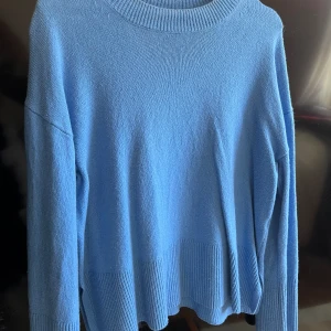 Blå stickad tröja  - Finstickad tröja från Kappahl, använd endast 1 gång💙💙