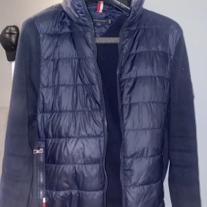 Tommy jacka - Tommy hilfiger cardigan använts få gånger har inga hål 
