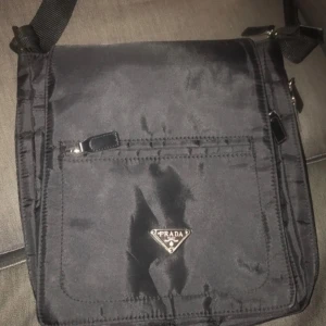 Väska  - Inte äkta vad jag vet! Men har inte koll på sådant 