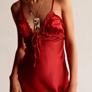 Säljer denna sjukt fina sommar klänning. Aldrig använd, storlek xs/s. 350 kr + frakt   Slut i lager på hemsidan!❤️