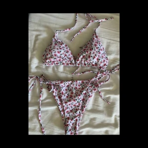 Supersöt bikini - Säljer världens gulligaste bikini, helt oanvänd med hygien lappen kvar🌸🩷