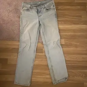 Low waist jeans från Gina tricot🫶🏻 Sparsamt använda.