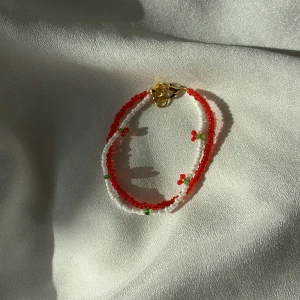 Handgjorda smycke - 🤍❤️