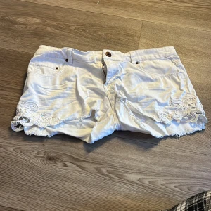Fina shorts från H&M i stolek 36 - Fina shorts Från H&M  Stolek 36