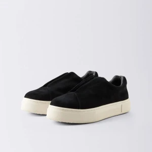 EYTYS DOJA SNEAKERS - Säljer dessa Eytys Doja Sneakers i väldigt bra skick, de är använda ett fåtal gånger. Nypris 2000kr