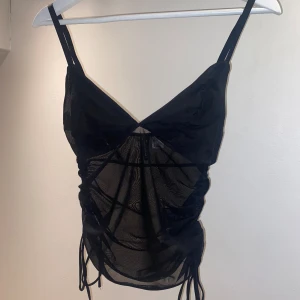 Topp - Söt partytopp med knytning i sidorna storlek S