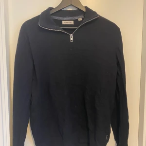 Jack and jones half zip - Storlek XS och skicket är 9/10. 
