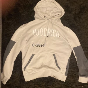 Hoodrich vit  - En gammal modell som jag vill sälja eftersom den inte passar mig helt enkelt.