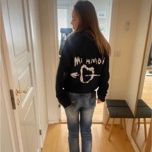 Mira Paris hoddie  - Jättefin hoddie i superbra skick! 