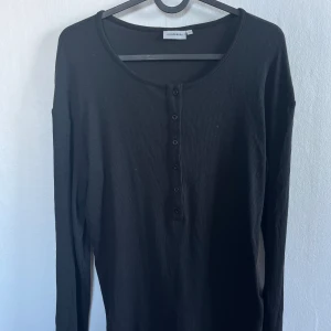 J.Lindeberg tröja  - Nyskick. Aldrig använd. Är en S men passar bra på en M