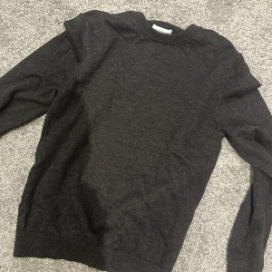 Stickad tröja - Finstickad tröja