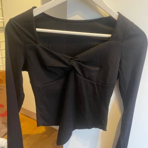 Fin tröja  - Mycket fint skick, aldrig använd bara testad