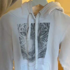Hoodie - fin hoodie från the cool elephant❤️säljer då den ej används längre, trycket där fram är lite urtvättat annars är den i bra skick💓