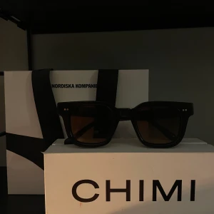CHIMI  - Nu säljer jag mina chimis i färgen brun storlek 05 ❤️ köpte dem för mindre än ett år sedan och dem är knappast använda! Skriv vid intresse eller vid fler frågor!!