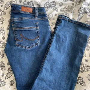 As snygga LTB jeans - Jötte fina och riktigt bra skick. Modellen valerie, passar perfekt på mig som är 160! Skriv vid funderingar eller mer bilder.🥰