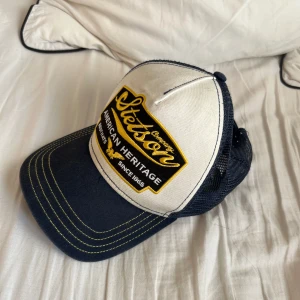 Keps - En skitsnygg keps, säljer pga att jag inte använder den längre. 