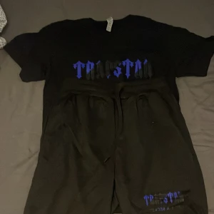 Trapstar summer suits  - Hej säljer min oanvända trapstar summer suits både tshirt och shorts. Oanvänd  Hör av er vid intresse storlek s