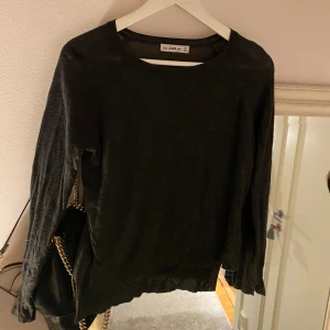 Tröja - Fin tröja från zara i ett lite tunnare material🤍