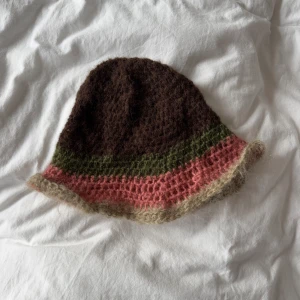 virkad hatt - virkad av mig! @suncemanzano på insta för mer