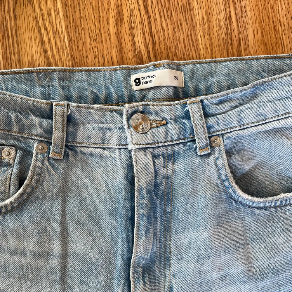 Jeans från Gina Tricot. Använda fåtal gånger, i super skick!. Jeans & Byxor.