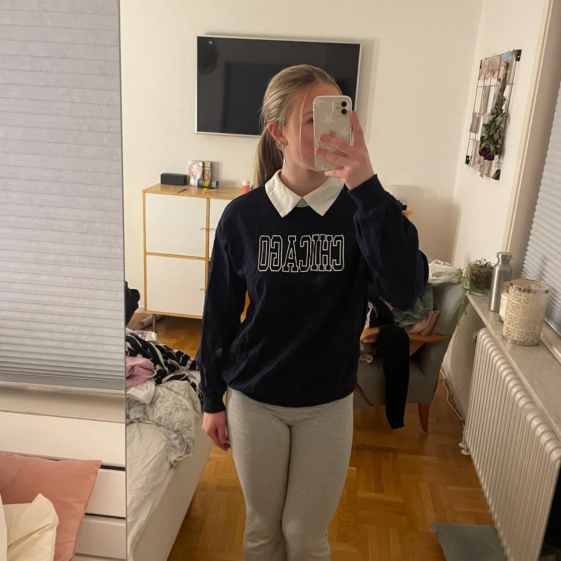 Marinblå tröja med krage