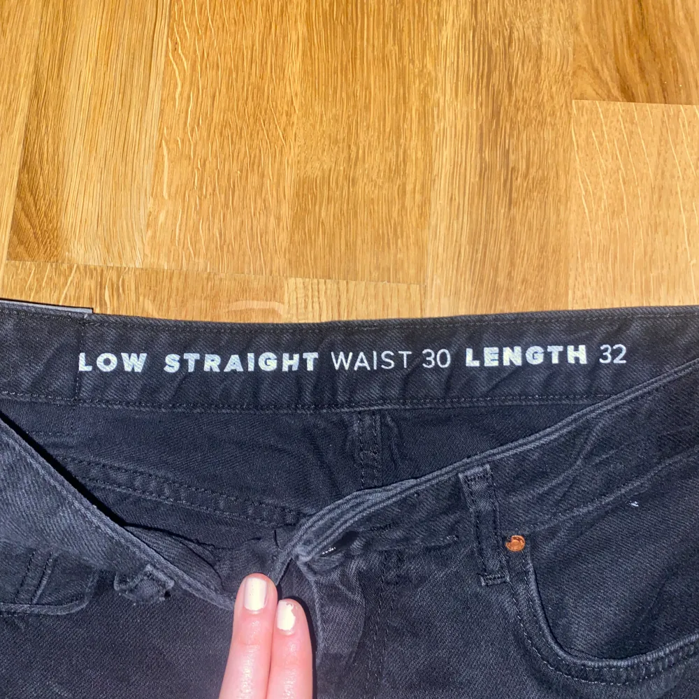 Svarta jeans från Never denim❤️knappt använda och i bra skick💗. Jeans & Byxor.