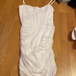 Kläning med korset  - Bra student kläning  Inte använd 