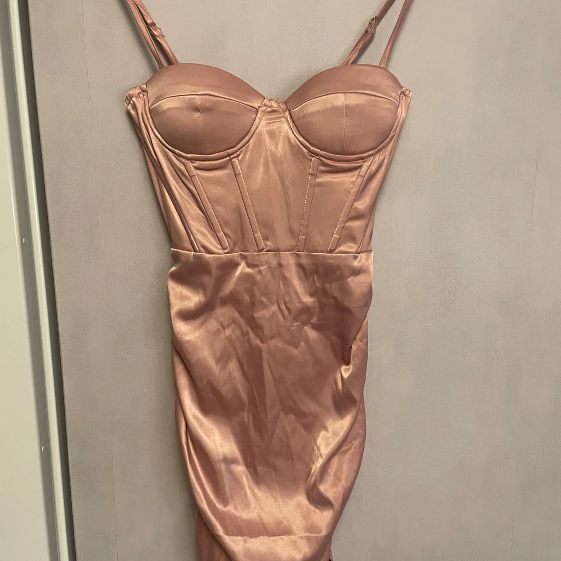 Fin gammelrosa klänning aldrig använd 