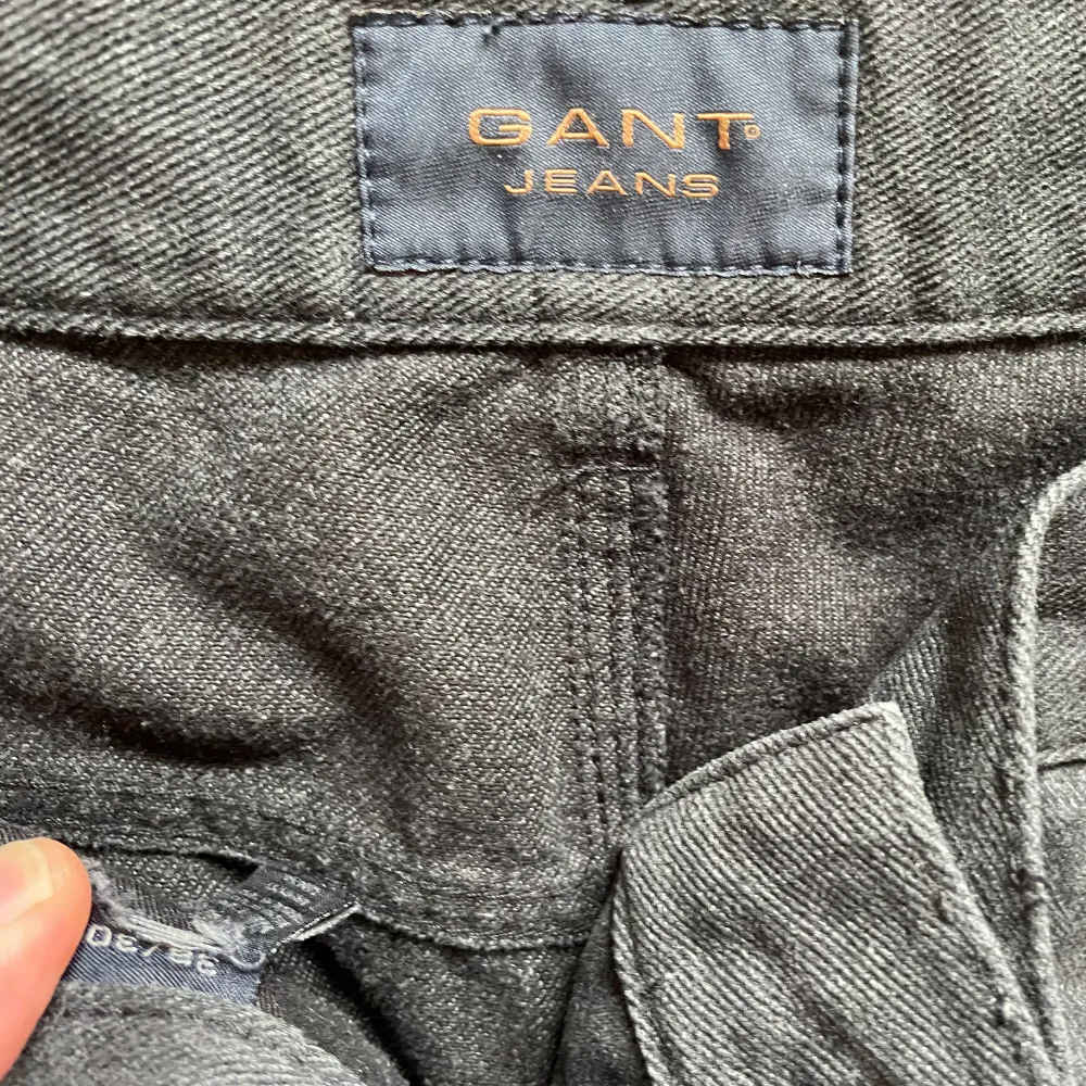 3st par sköna Gant jeans men tyvärr lite för stora numera. Ett par är lite mer använda än de andra två som bara har använts ett par gånger. Nypris omkring 4500kr. Jeans & Byxor.