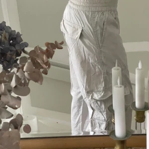 Byxor  - Köpta på Lindex! Jag är 1,70 och dom går över fötterna. Säljer som pågrund av att dom inte används längre!💗 använda 5 gånger Max!💕pris kan diskuteras! Köpte dom är 500