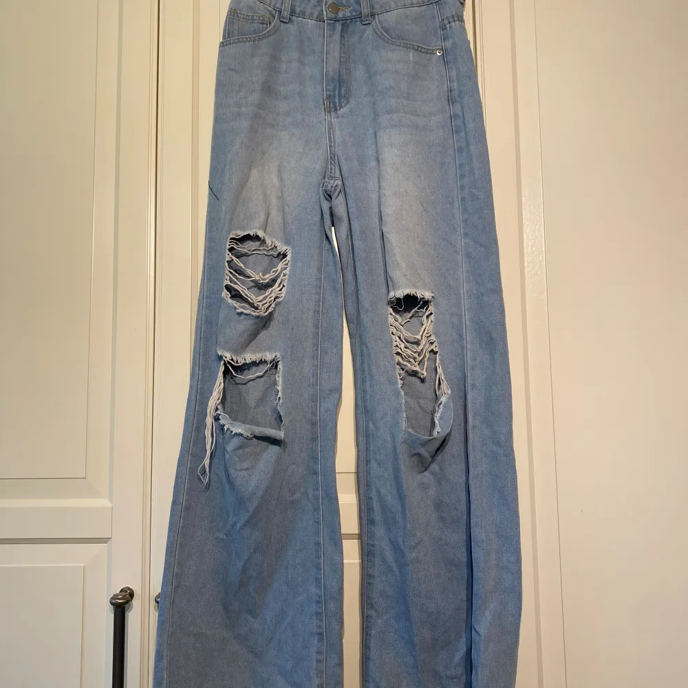 Slitna boyfriend jeans. Jeans & Byxor.