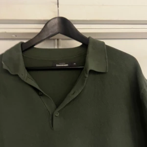 Grön Piké  - Mörkgrön Piké. Använd fåtal gånger, inga skador. Skriv för fler bilder o kan möjligen mötas upp i Gbg Mvh Liam😄