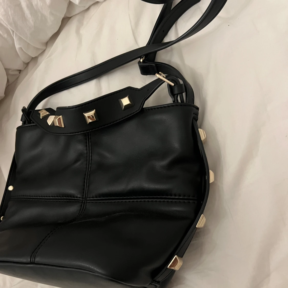 Väska med nitar - 91