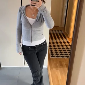Rib hoodie - Super fin men inte kommit till någon användning. Köpt från Gina tricot och i super bra skick. Hör av vid frågor eller fler bilder🫶🏻