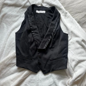 Väst - Säljer denna västen från zara