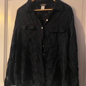 Blus - Söt blus med dina detaljer!💕