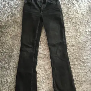 Low waist bootcut jeans från Gina Young storlek 164 men skulle säga att dom passar XS/S