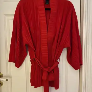 Röd kimono/kofta från Lindex  Aldrig använd
