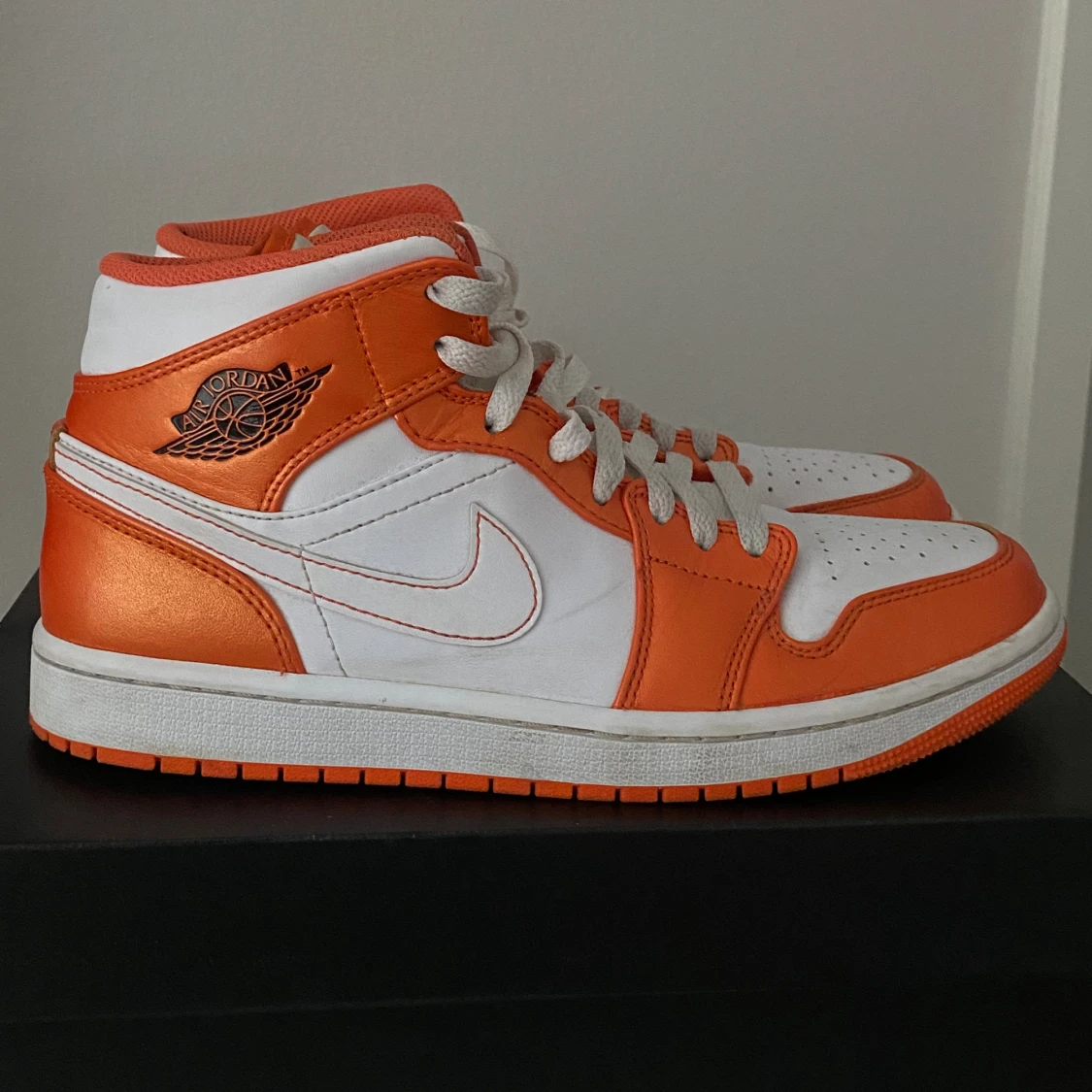 Jordan 1 Metallic Orange