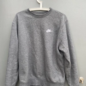 Nike tröja - Grå nike tröja strlk M Köpt på nikes hemsida  Perfekt skick