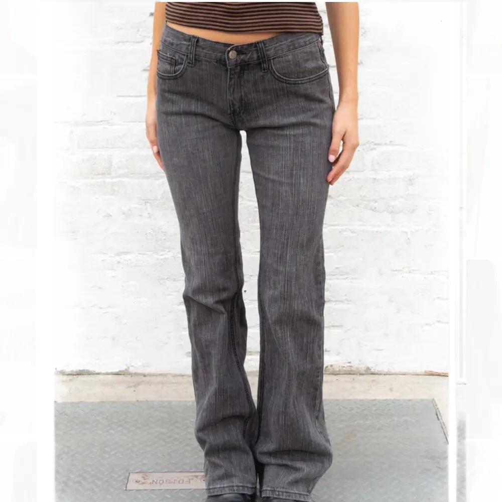 Jeans från brandy melville, passar storlek 36! Mått: innerben 80, midja 70 runt hela. Jeans & Byxor.