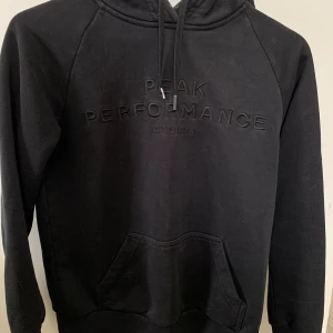 Peak performance hoodie dam  - Svart Peak performance hoodie dam strl XS