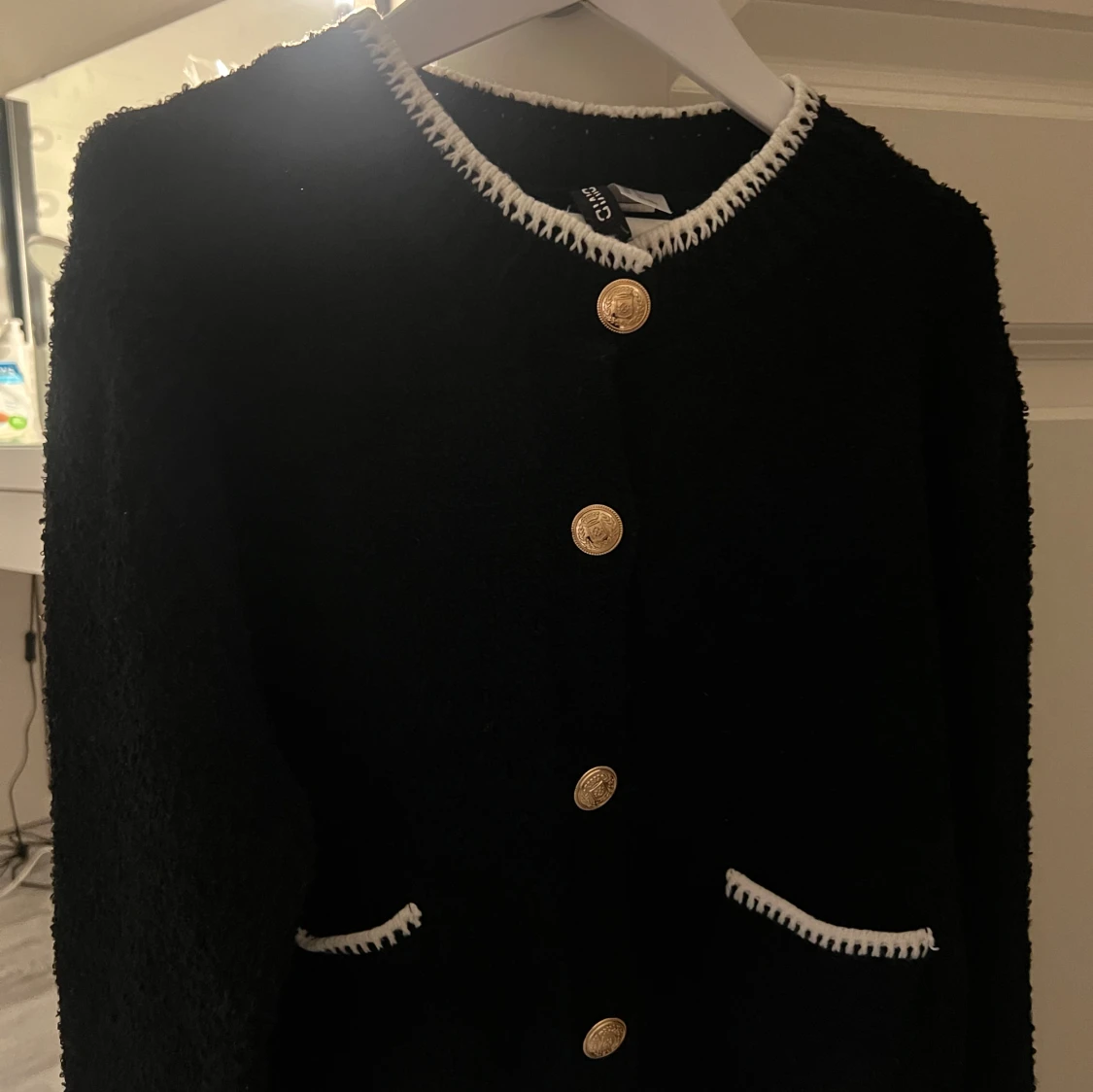 Strukturstickad kofta